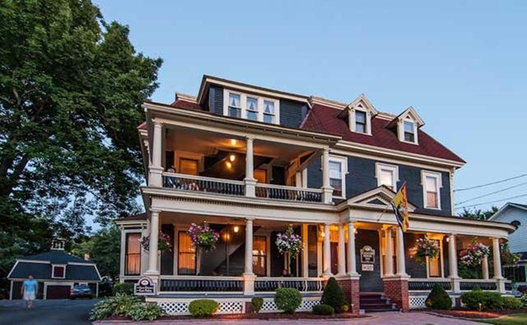 Carriage House Inn Fredericton Exterior foto